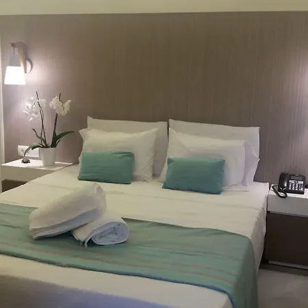 Otel Platia Fira (Santorini)