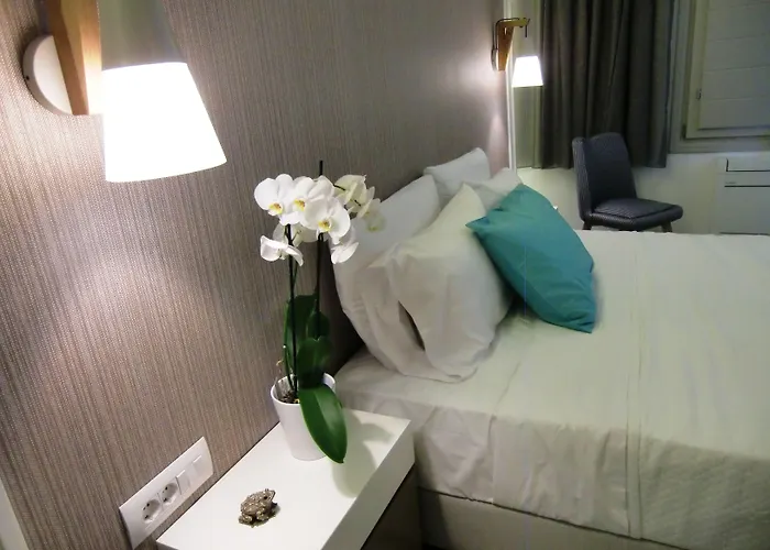 Platia Hotel Fira (Santorini)