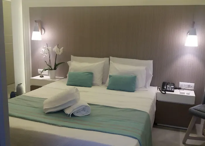 Hotel Platia Fira (Santorini)